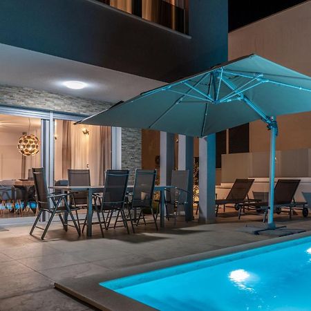 Villa Dea - Dein Rueckzugsort Am Meer Mit Beheiztem Pool Vrsi Bagian luar foto