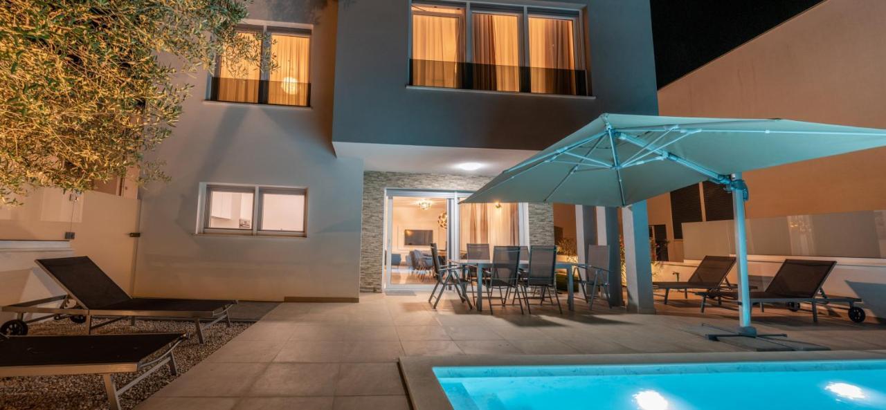 Villa Dea - Dein Rueckzugsort Am Meer Mit Beheiztem Pool Vrsi Bagian luar foto