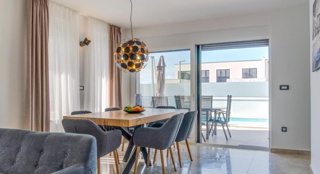 Villa Dea - Dein Rueckzugsort Am Meer Mit Beheiztem Pool Vrsi Bagian luar foto