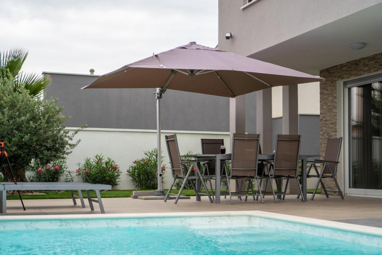 Villa Dea - Dein Rueckzugsort Am Meer Mit Beheiztem Pool Vrsi Bagian luar foto