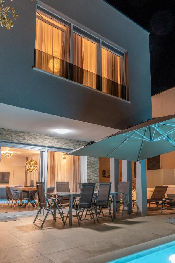 Villa Dea - Dein Rueckzugsort Am Meer Mit Beheiztem Pool Vrsi Bagian luar foto