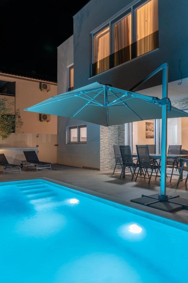 Villa Dea - Dein Rueckzugsort Am Meer Mit Beheiztem Pool Vrsi Bagian luar foto