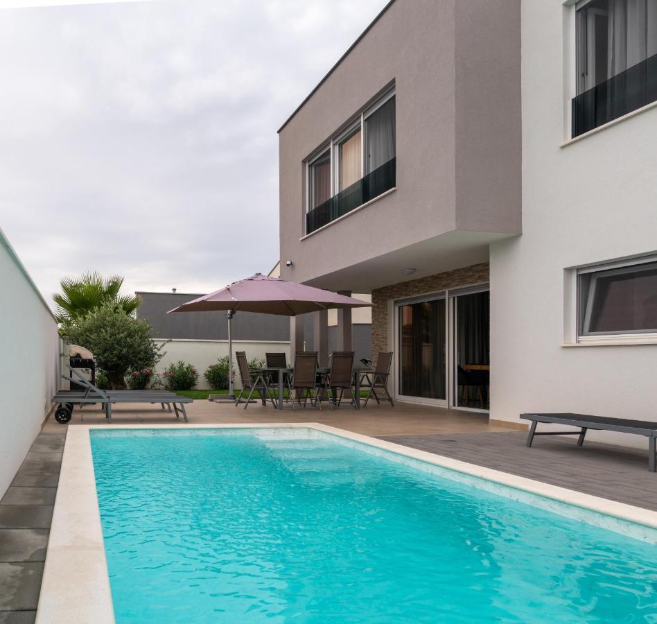 Villa Dea - Dein Rueckzugsort Am Meer Mit Beheiztem Pool Vrsi Bagian luar foto