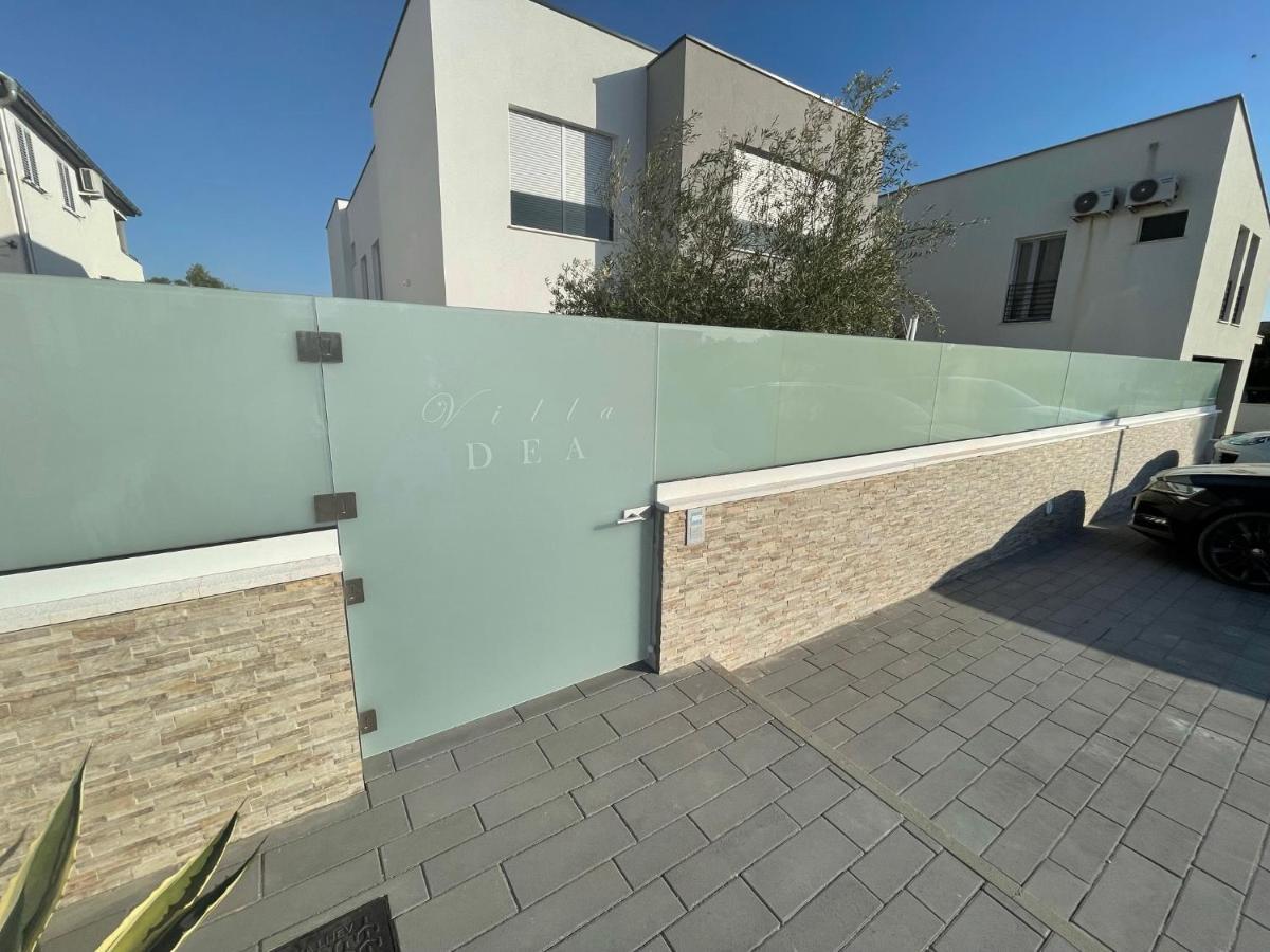 Villa Dea - Dein Rueckzugsort Am Meer Mit Beheiztem Pool Vrsi Bagian luar foto