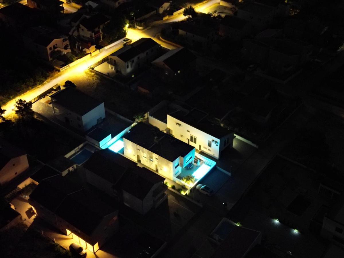 Villa Dea - Dein Rueckzugsort Am Meer Mit Beheiztem Pool Vrsi Bagian luar foto